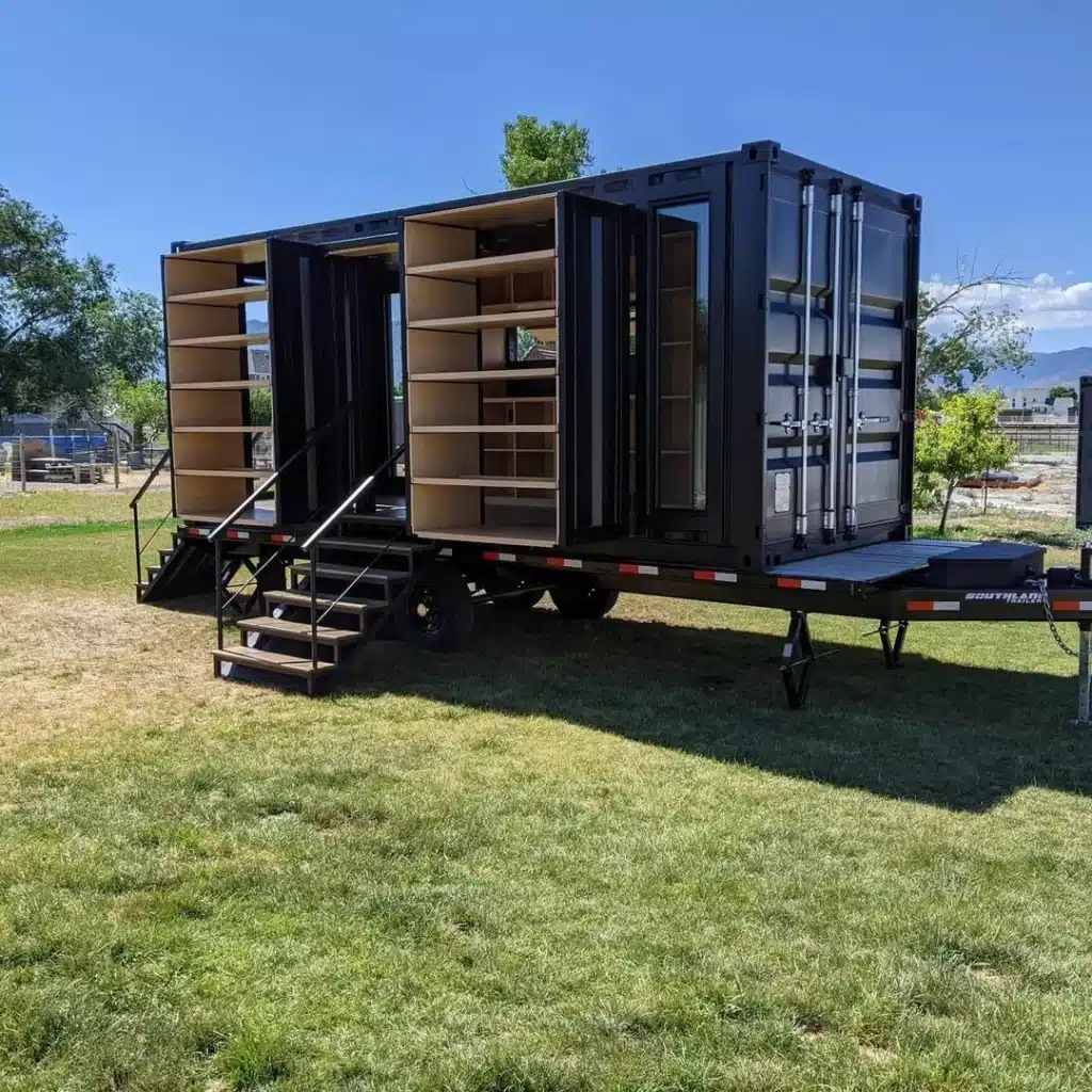 Custom 20ft Shipping Shopping Container on Wheels - Image 2