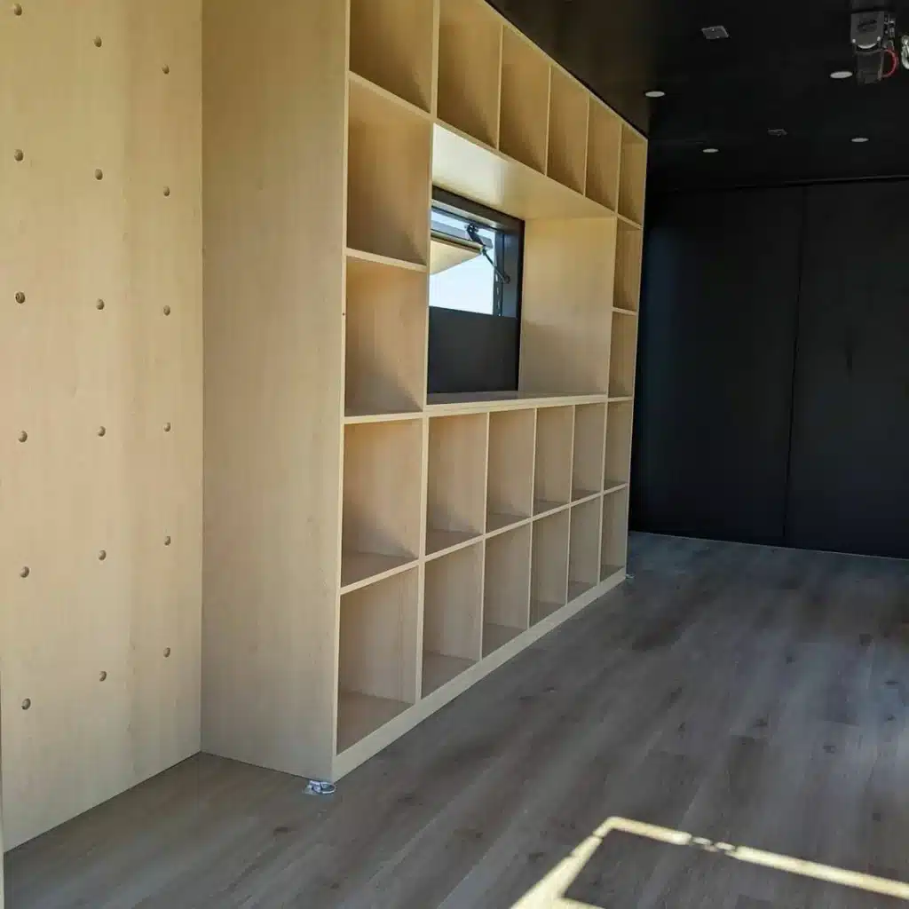 Custom 20ft Shipping Shopping Container on Wheels - Image 5